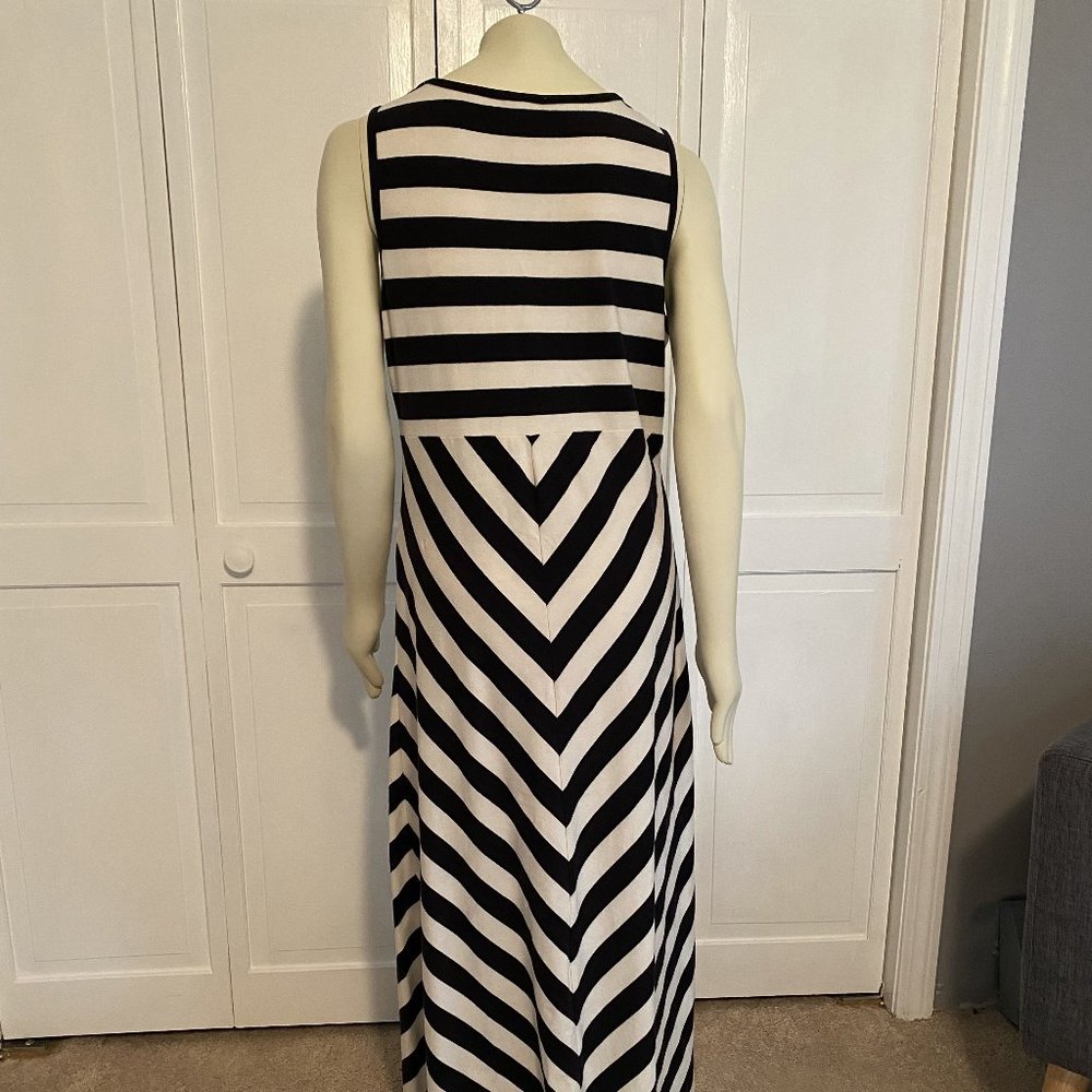 Sahalie - Black/White Maxi Dress - Picture 3 of 4
